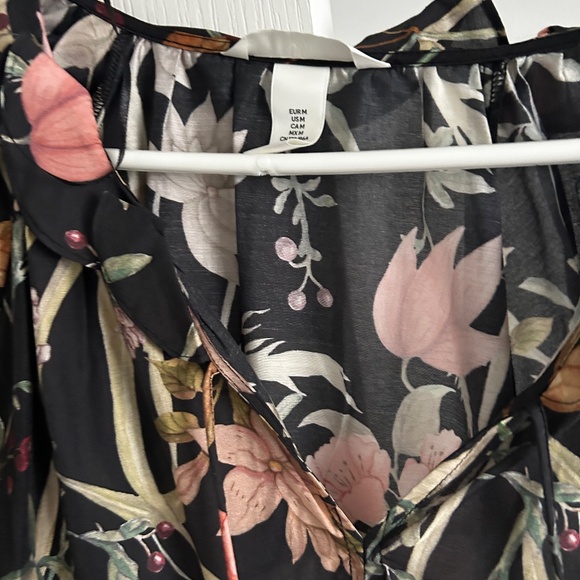 H&M popover blouse - Picture 2 of 3